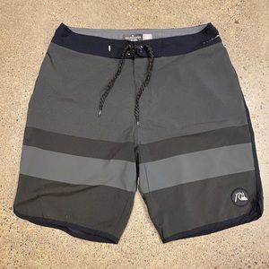 Quicksilver “HighLine” Boardshorts (size 33)